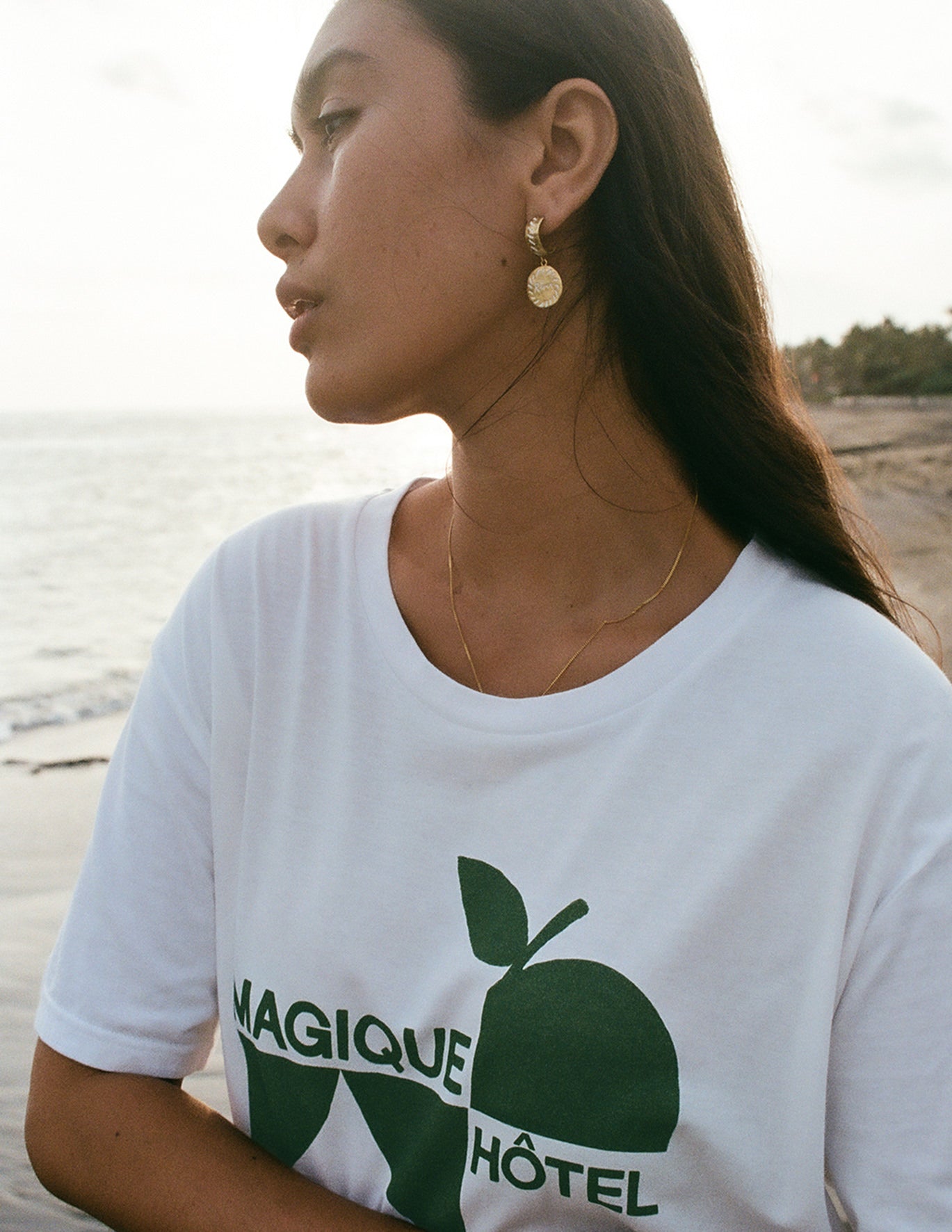 Un Hôtel Magique t-shirt in Green