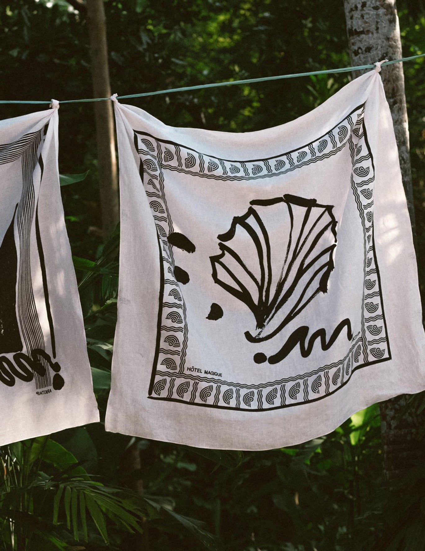 Shell scarf x Arkitaip